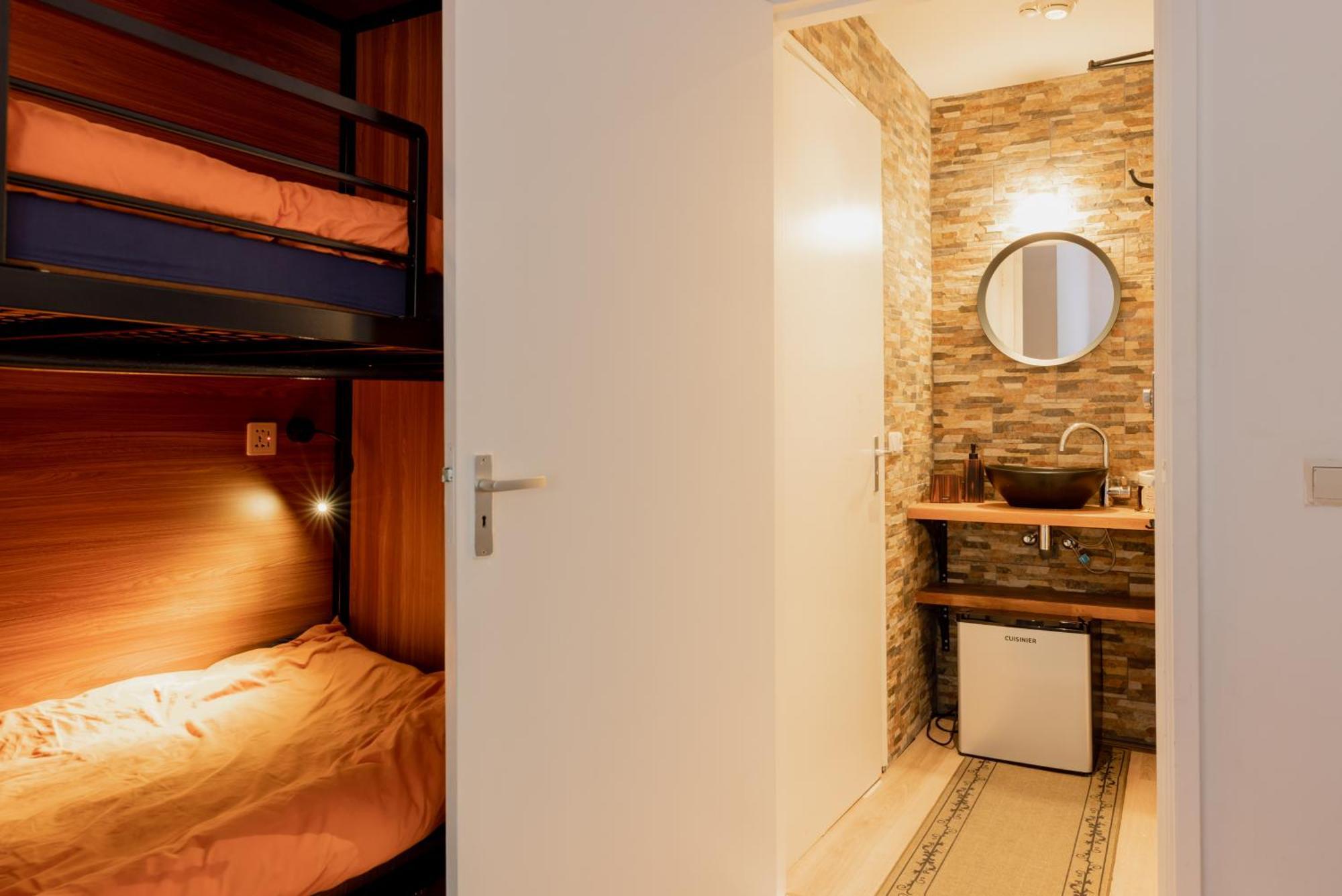 Recharge Hostel Rotterdam Pokoj fotografie